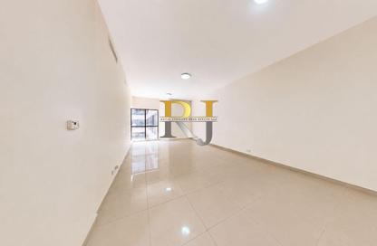 Apartment - 2 Bedrooms - 2 Bathrooms for rent in Golden Sands 9 - Al Mankhool - Bur Dubai - Dubai