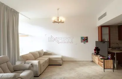 Apartment - 1 Bathroom for rent in Weston Court 1 - Weston Court - Motor City - Dubai