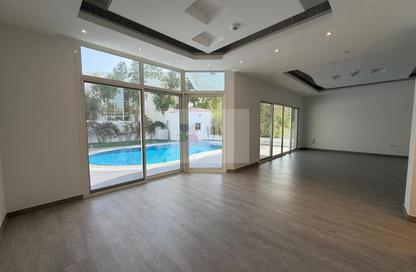 Villa - 4 - 5 for sale in Umm Suqeim 1 - Umm Suqeim - Dubai