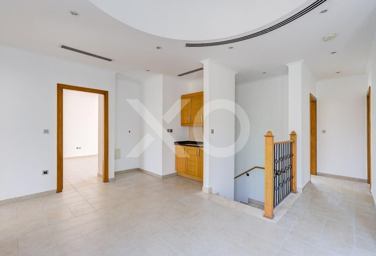 Huge Plot | Available Now | Corner Unit photo 9