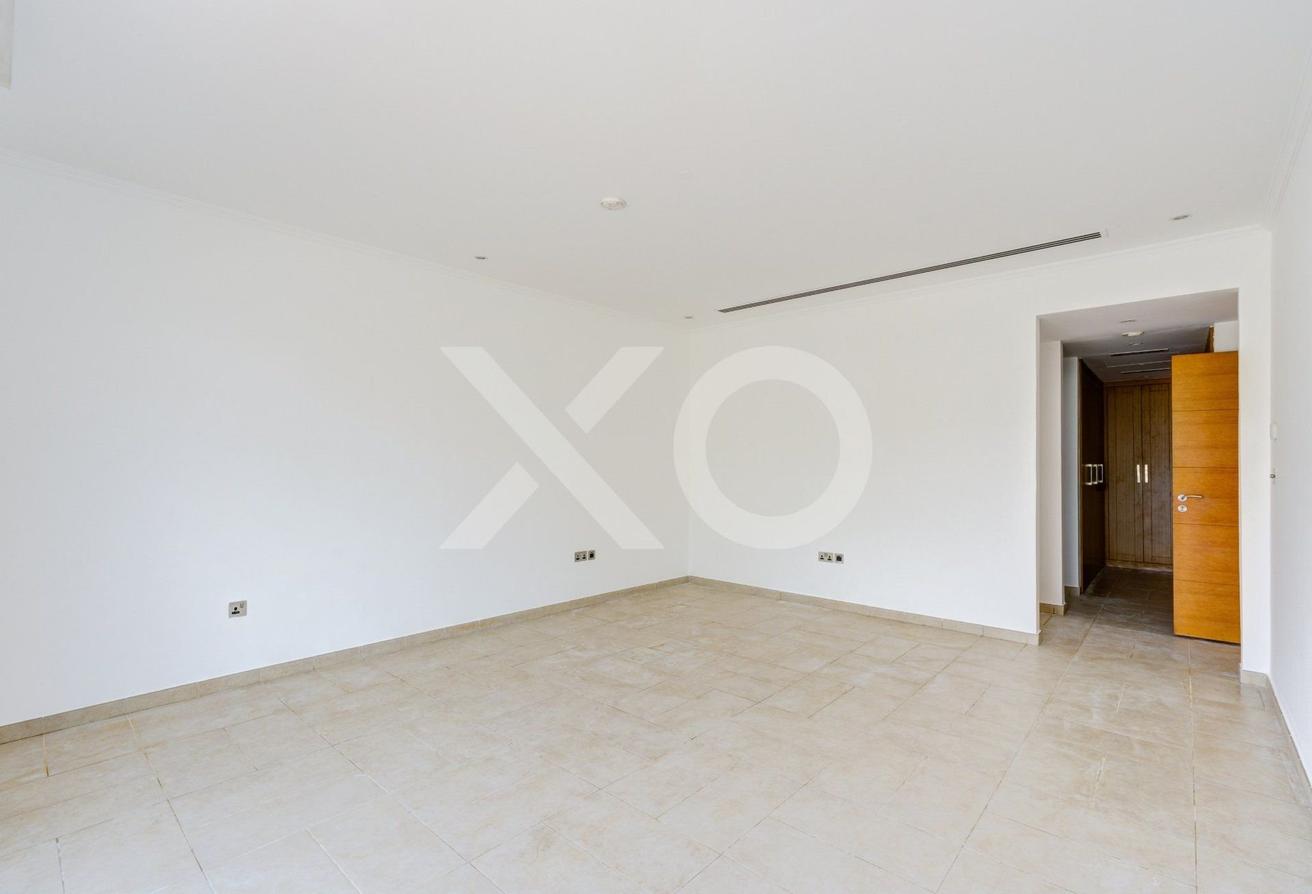 Huge Plot | Available Now | Corner Unit photo 11