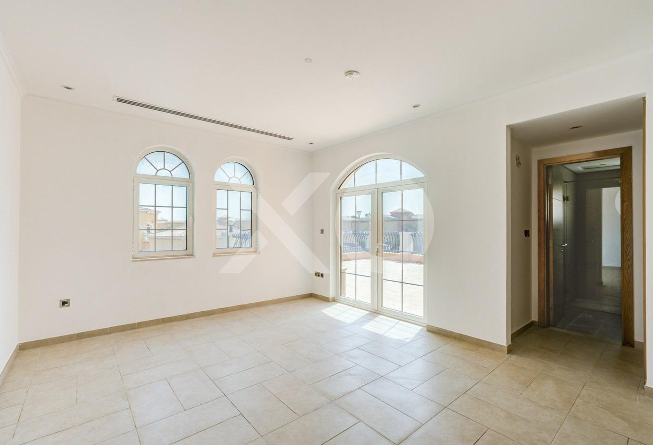 Huge Plot | Available Now | Corner Unit photo 16