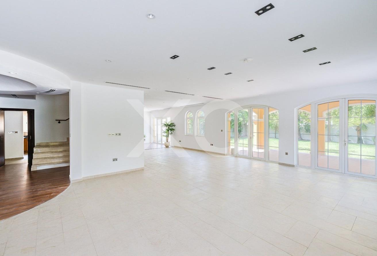 Huge Plot | Available Now | Corner Unit photo 3