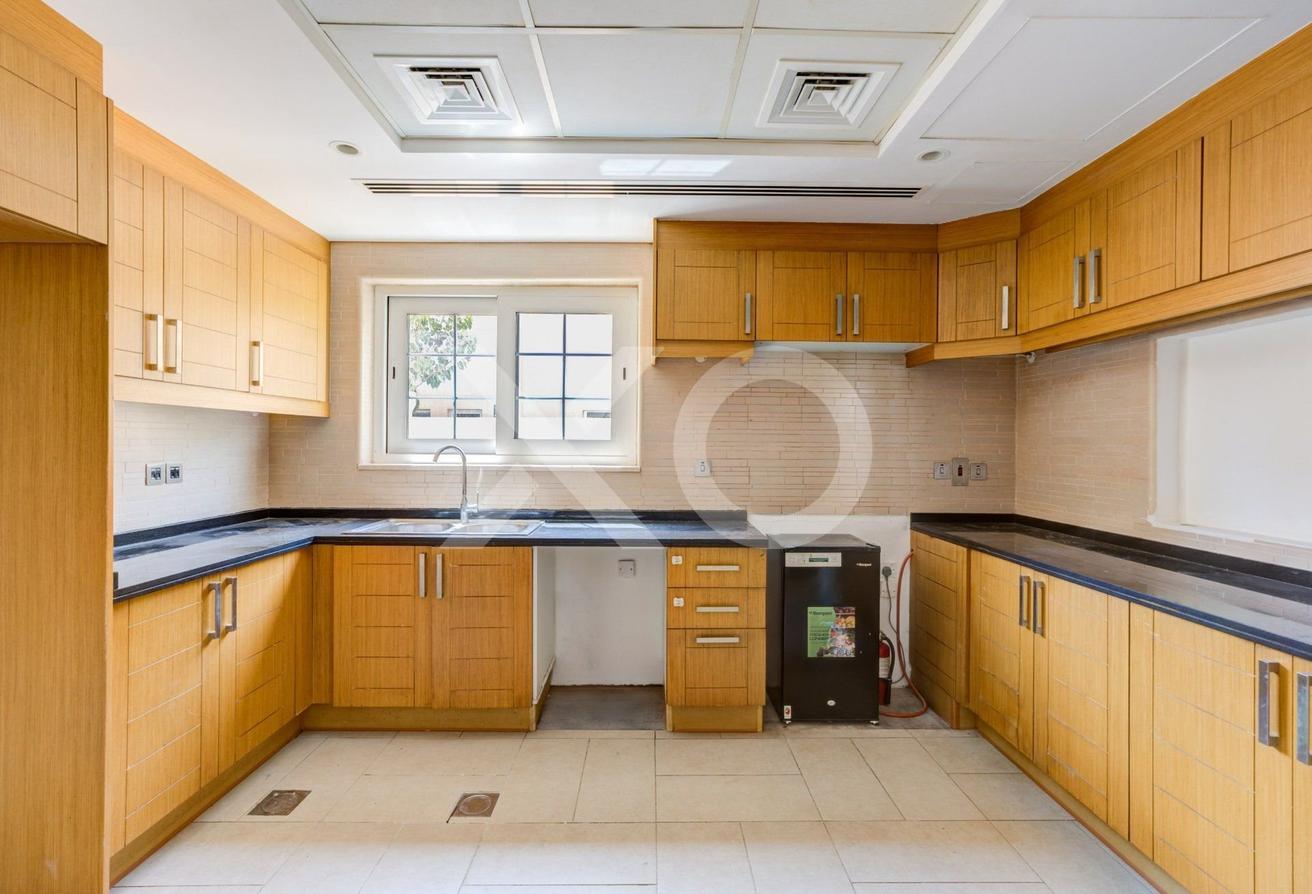 Huge Plot | Available Now | Corner Unit photo 7