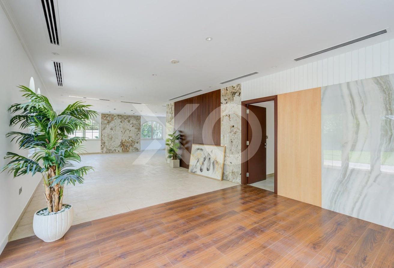 Huge Plot | Available Now | Corner Unit photo 5