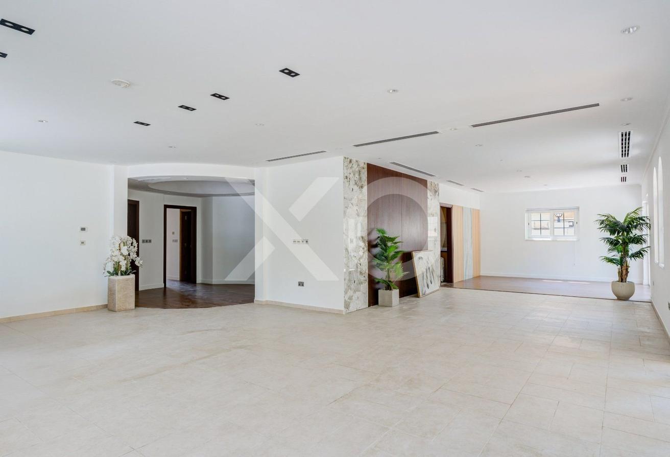 Huge Plot | Available Now | Corner Unit photo 4
