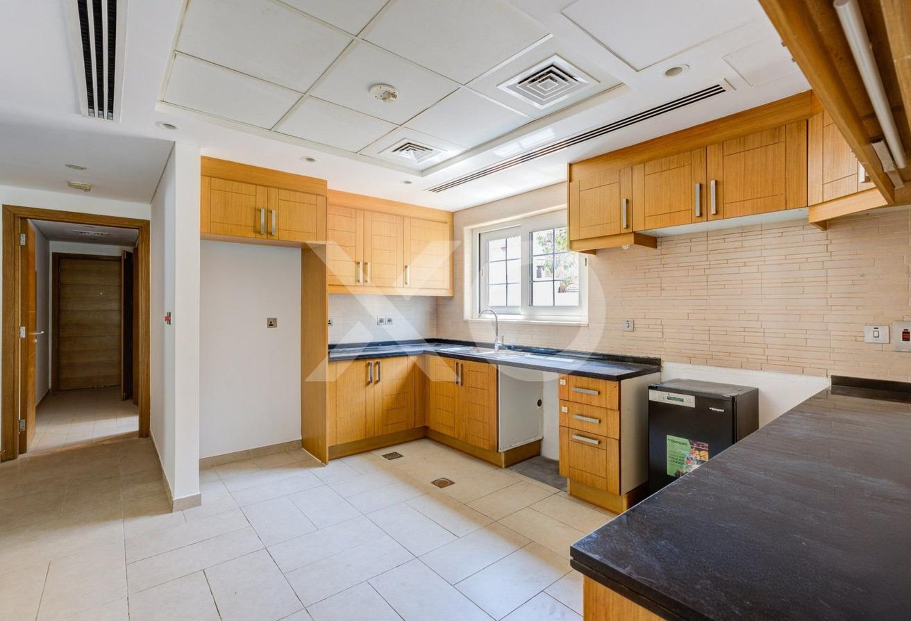 Huge Plot | Available Now | Corner Unit photo 6