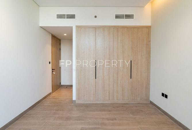 Bright| Spacious |Unfurnished | Prime Location photo 2