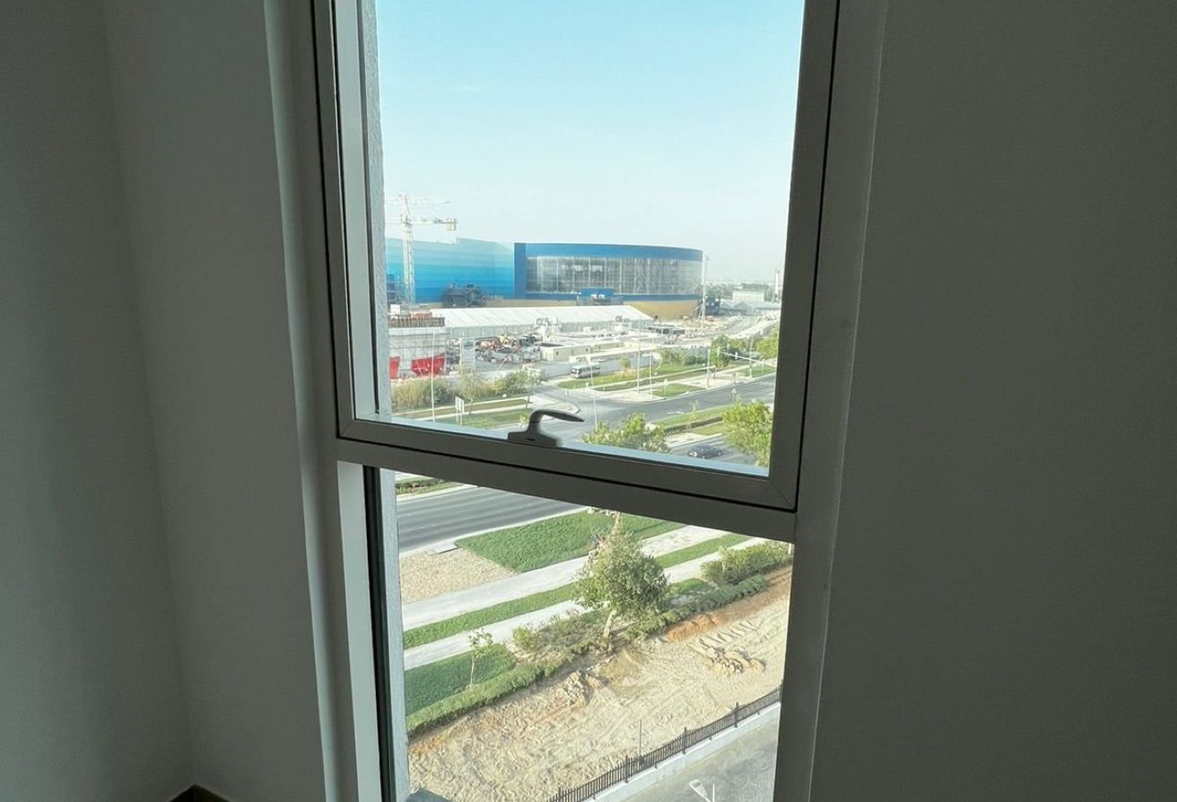 Corner Unit | Sea world & Ferrari View | Prime Loc
