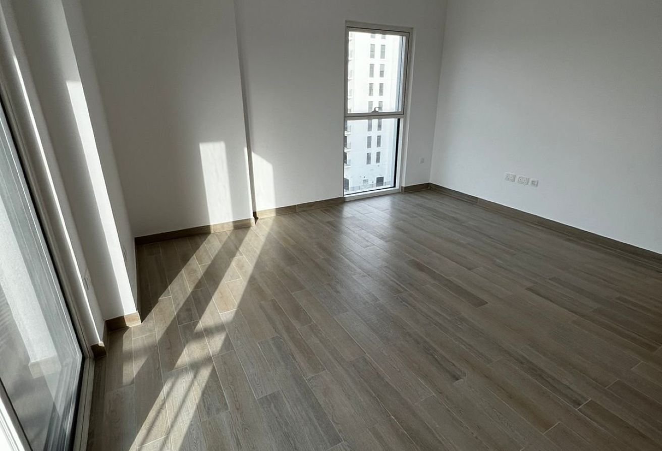 Corner Unit | Sea world & Ferrari View | Prime Loc