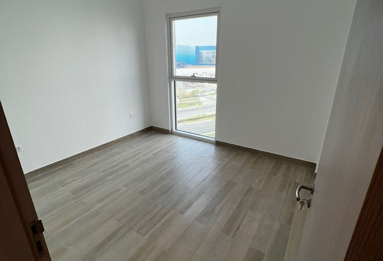 Corner Unit | Sea world & Ferrari View | Prime Loc