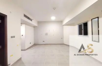 شقة - 1 حمام للايجار في امواج بيلدينج - السوق الكبير - بر دبي - دبي