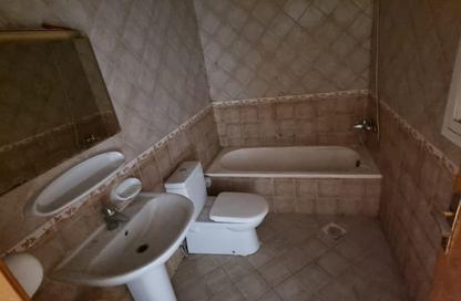 Apartment - 3 Bedrooms - 3 Bathrooms for rent in Qasimia 10 building - Al Mahatta - Al Qasimia - Sharjah