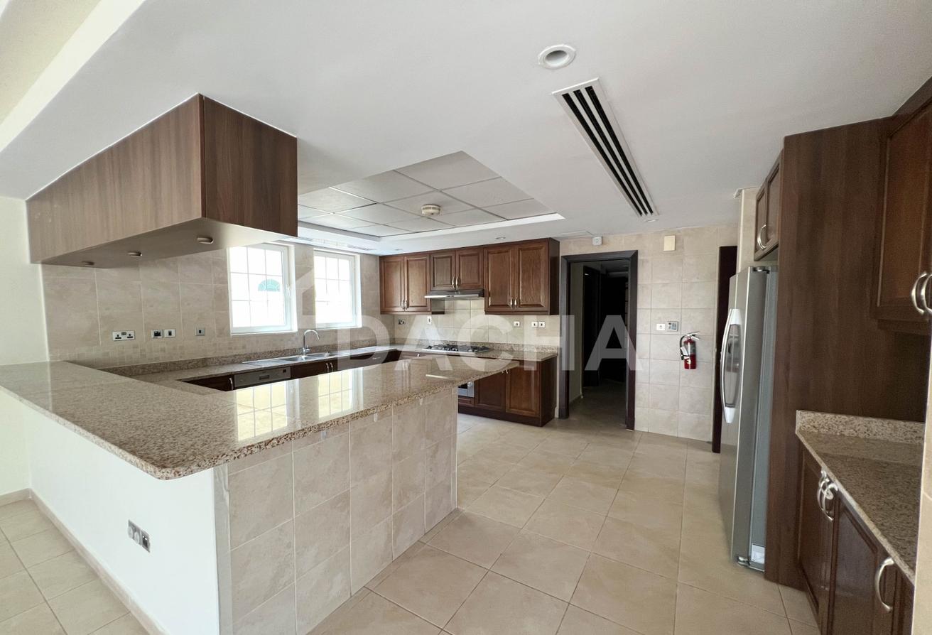4 BR Large | Pool and Garden | Quiet Location photo 4