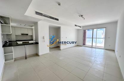 Apartment - 2 - 3 for rent in Oxford Building - District 14 - Jumeirah Village Circle - Dubai