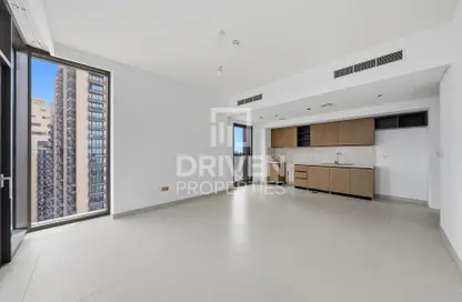 شقة - 2 غرف نوم - 2 حمامات للايجار في برج التاج - وسط مدينة دبي - دبي