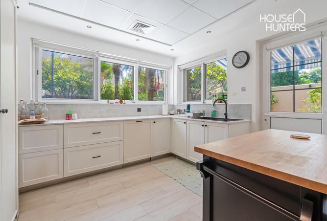 Exclusive Listing|Stunning Villa|High End Upgrades — photo 3