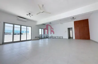 Apartment - 3 Bedrooms - 3 Bathrooms for rent in Dar Al Muraqqabat - Al Muraqqabat - Deira - Dubai