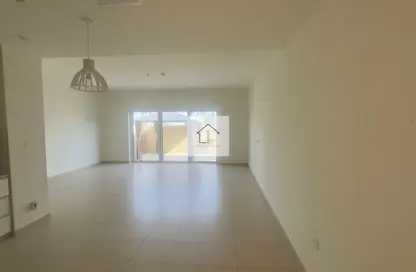 شقة - 2 غرف نوم - 2 حمامات للايجار في أوربانا المكدسة البيت بلوك 11 - أوربانا 1 - اوربانا - اعمار الجنوبية - دبي الجنوب (مركز دبي العالمي) - دبي