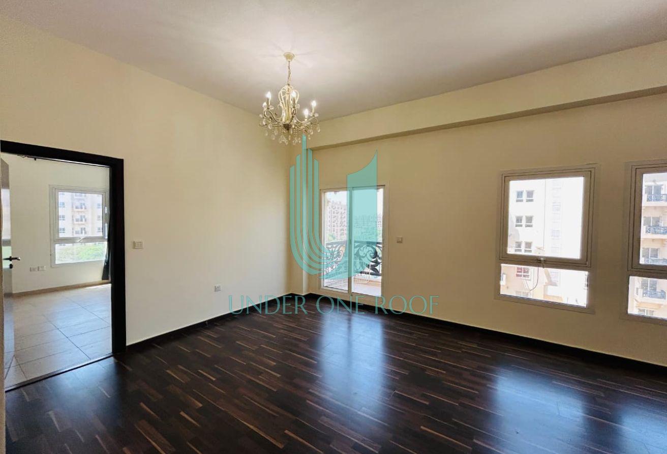 Spacious 1BR l Closed Kitchen l Available Now photo 4