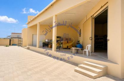Warehouse - Studio - 4 Bathrooms for sale in Al Hayl - Fujairah