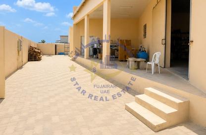 Warehouse - Studio - 4 Bathrooms for sale in Al Hayl - Fujairah