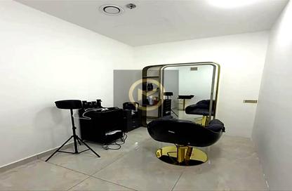 Shop - Studio - 1 for rent in Capital Golden Tower - Business Bay - Dubai