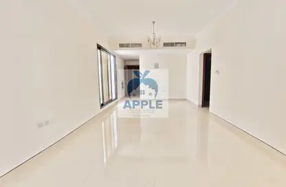 شقة - 2 غرف نوم - 2 حمامات للايجار في الزاهية 1 - الزاهية - تجارية مويلح - الشارقة