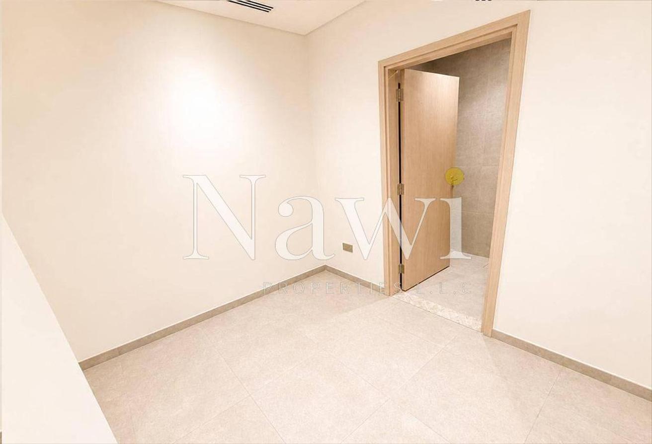 Spacious 3BR + Maid | Burj Khalifa & Canal Views photo 15