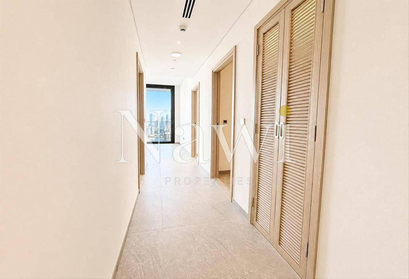 Spacious 3BR + Maid | Burj Khalifa & Canal Views photo 18