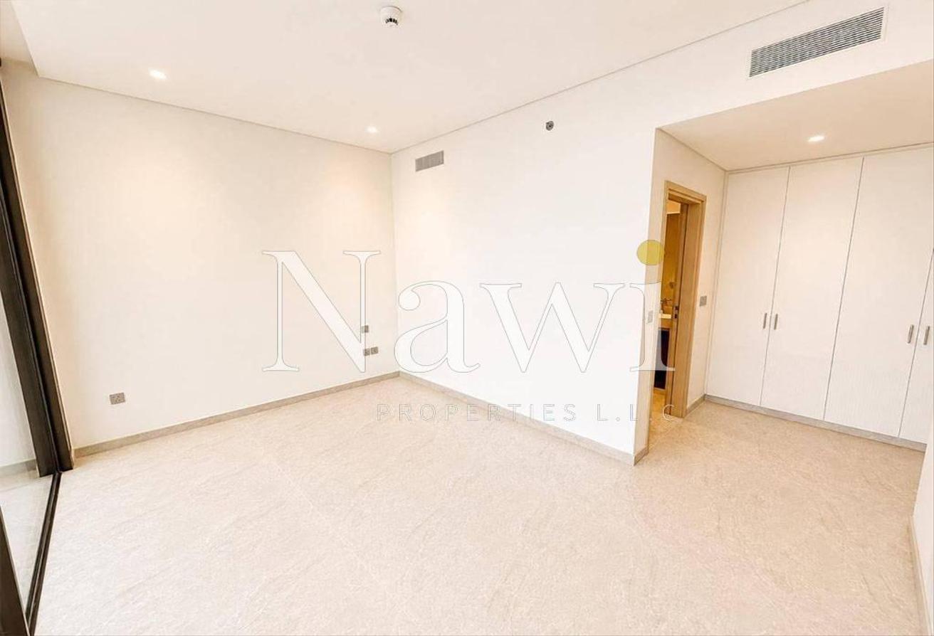 Spacious 3BR + Maid | Burj Khalifa & Canal Views photo 17