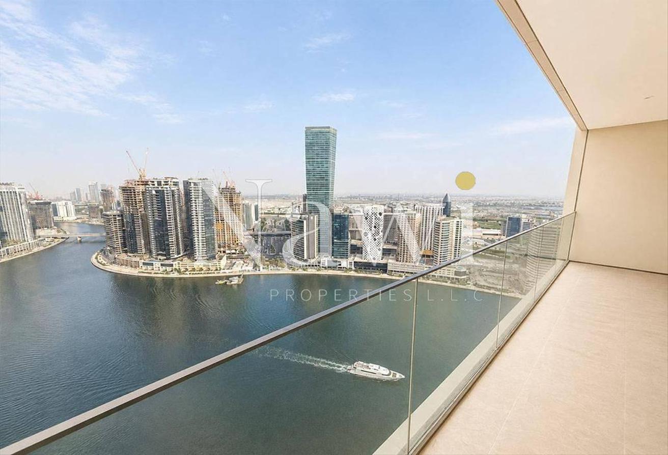 Spacious 3BR + Maid | Burj Khalifa & Canal Views photo 19