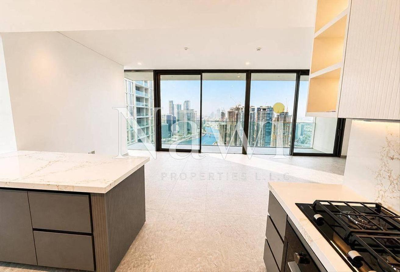 Spacious 3BR + Maid | Burj Khalifa & Canal Views photo 7
