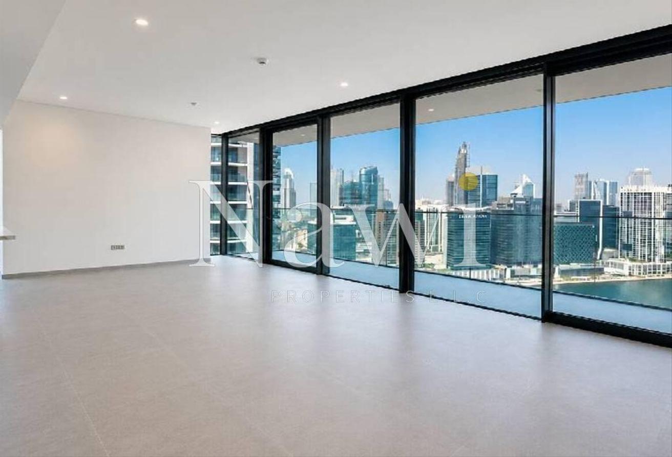 Spacious 3BR + Maid | Burj Khalifa & Canal Views photo 2
