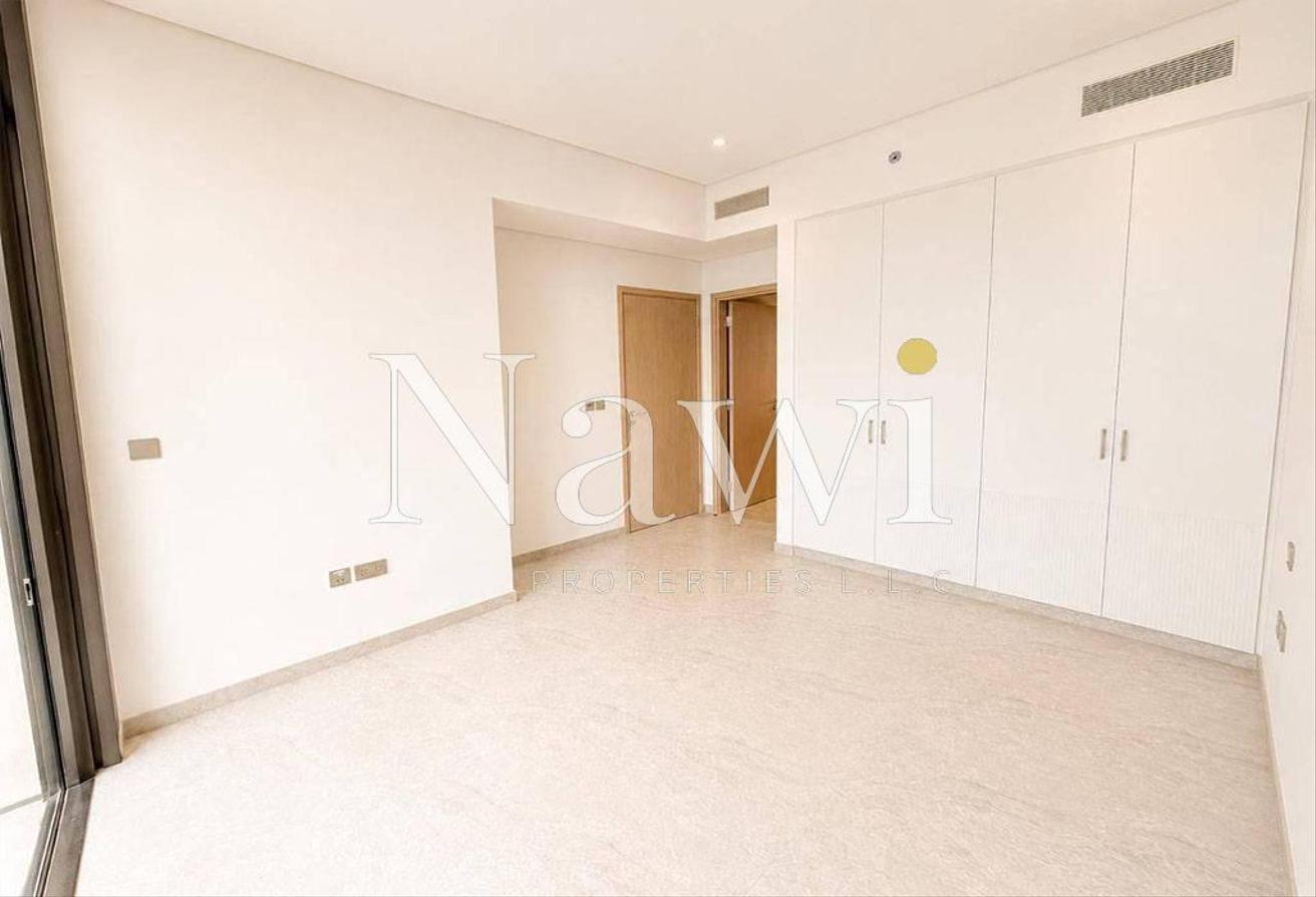 Spacious 3BR + Maid | Burj Khalifa & Canal Views photo 16