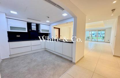 Apartment - 2 Bedrooms - 3 Bathrooms for rent in Marina Residences 1 - Marina Residences - Palm Jumeirah - Dubai