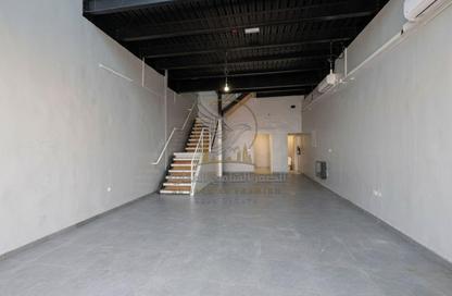 Shop - Studio - 1 Bathroom for rent in Industrial Building 13 - Industrial Area 13 - Sharjah Industrial Area - Sharjah