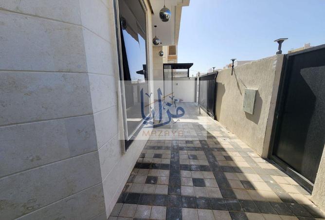 60929780 - Property Image 3