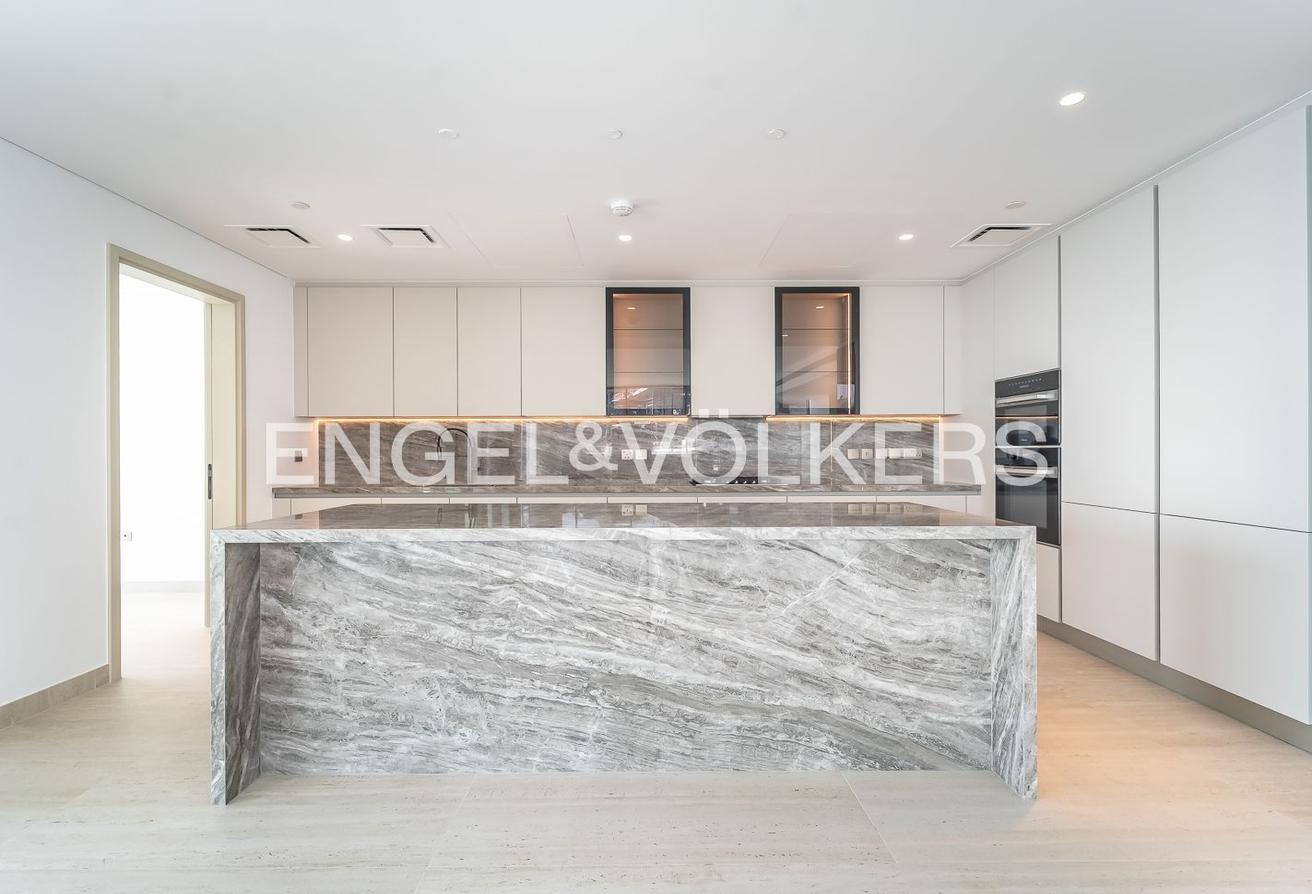 Exclusive | Ocean View | Top Floor | Corner Unit photo 8