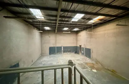 مستودع - استوديو - 2 حمامات للايجار في المرحلة 1 - مجمع دبي للاستثمار - دبي
