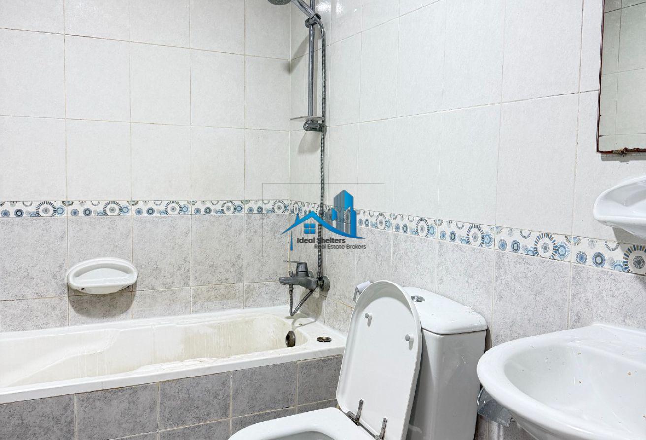 SPACIOU 2BHK WITH BALCONY FULL FAMILY BUILDING 60K photo 10