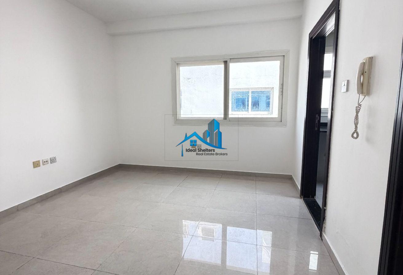 SPACIOU 2BHK WITH BALCONY FULL FAMILY BUILDING 60K photo 3