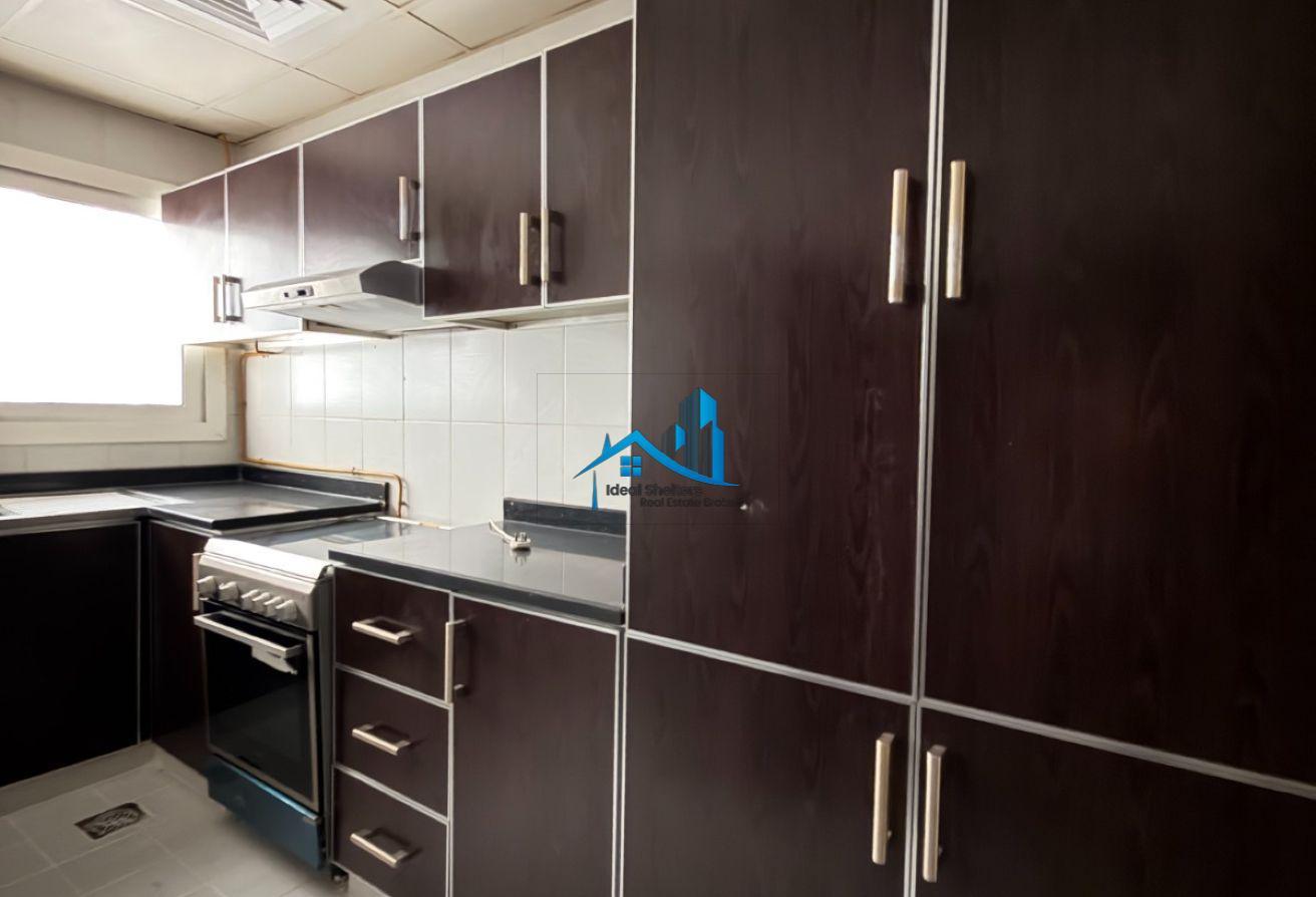 SPACIOU 2BHK WITH BALCONY FULL FAMILY BUILDING 60K photo 5
