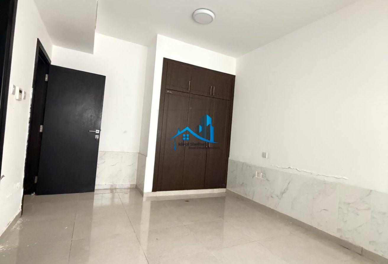 SPACIOU 2BHK WITH BALCONY FULL FAMILY BUILDING 60K photo 9