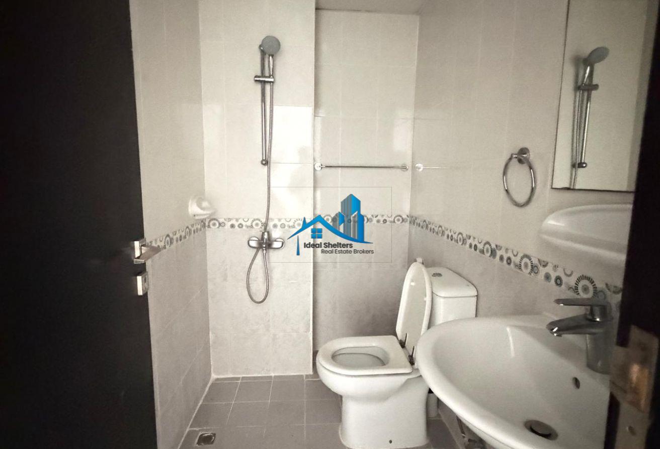 SPACIOU 2BHK WITH BALCONY FULL FAMILY BUILDING 60K photo 8