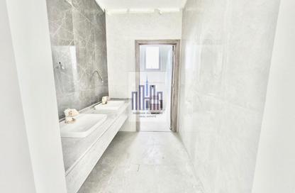 Apartment - 4 Bedrooms - 6 Bathrooms for rent in Al Hooshi Villas - Hoshi - Al Badie - Sharjah