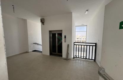 عمارة بالكامل - استوديو - 6 حمامات للايجار في عود بن سجحان - المويجي - العين
