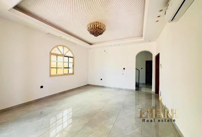 100423004 - Property Image 3