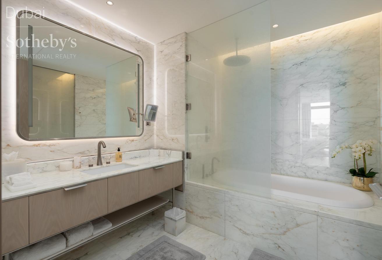 Furnished Four Seasons Duplex on the Canal photo 23