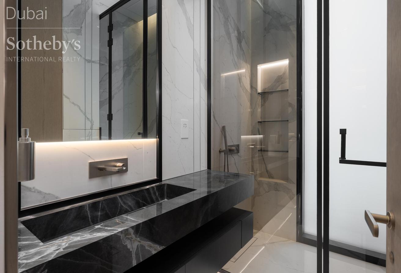 Furnished Four Seasons Duplex on the Canal photo 7